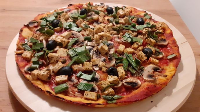 veganska pizza s tofuom i gljivama